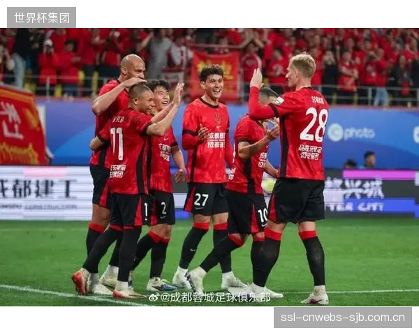 成都蓉城半程领跑优势稳固，沪上双雄因外援伤病潮争冠希望渺茫。